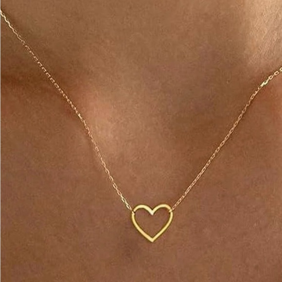 Elegant Gold Heart Pendant Necklace - Picture 2 of 3